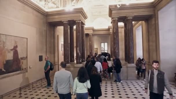 France Paris Circa Jun 2017 Tourists Visiting Art Gallery Louvre — Stock Video