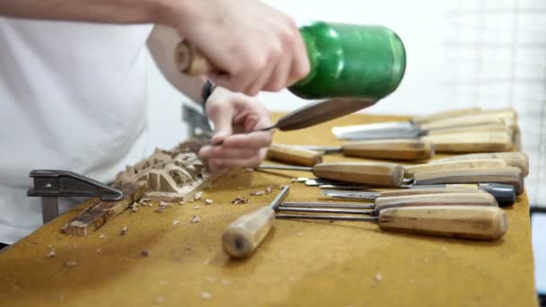 Atelier Menuiserie Sculpture Artisanale Sur Bois — Video