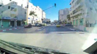 İsrail, Jerusalem - Jun, 2017 yaklaşık: el zaman atlamalı sürücü şehir sokaklarında