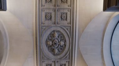 Louvre, bir tavan görünümünü en çok ziyaret edilen Müze dünyada