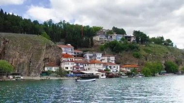 Ohri Gölü, Makedonya Arnavutluk ayıran ünlü unesco tarihi merkezi kasabadan sahil görünümü