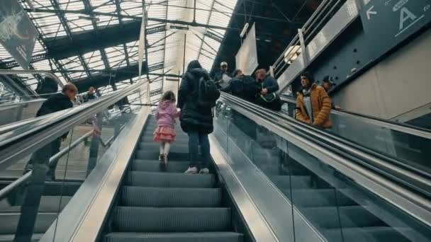 Paris France Circa May 2017 Passengers Elevator Stairs Interior Gare — Stock Video