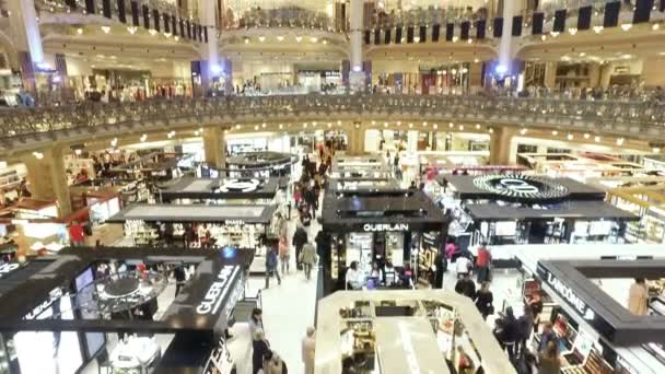 Paris Fransa Haziran 2017 Yaklaşık Dükkanı Standları Tavan Galeries Lafayette — Stok video