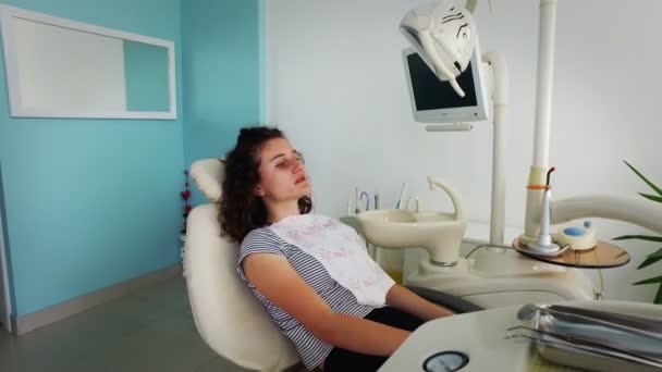 Young Girl Dentist Cabinet Waiting Procedure — Stock Video