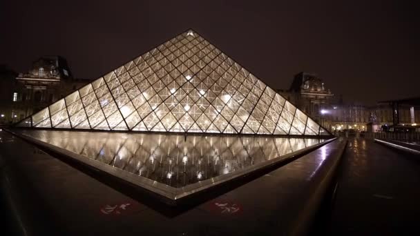 França Paris Agosto 2017 Pirâmide Vidro Pátio Museu Louvre Paris — Vídeo de Stock