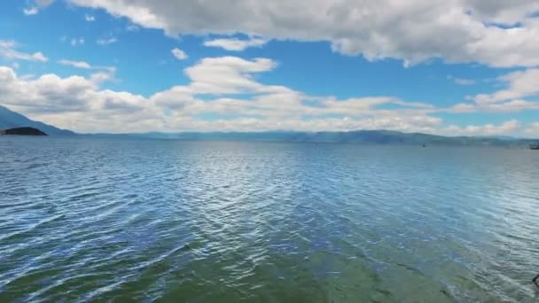 Wasseroberfläche Des Ohrid Sees Vor Blauem Himmel Mazedonien — Stockvideo