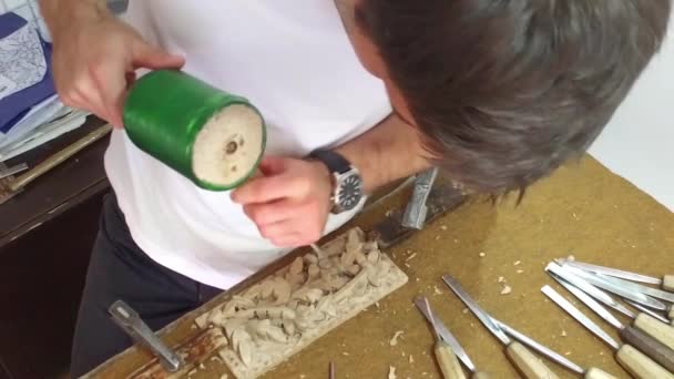 塞萨洛尼基 马其顿 2017年6月 木工车间 工匠手工木雕 — 图库视频影像