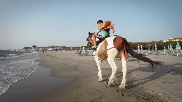 Durres Albanie Vers Août 2017 Garçon Chevauchant Cheval Bord Mer — Photo