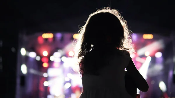 Father Holding Shoulders Little Daughter Concert — Stock Photo, Image