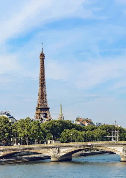 Париж Франция Примерно Май 2017 Вид Знаменитую Эйфелеву Башню Днем — стоковое фото