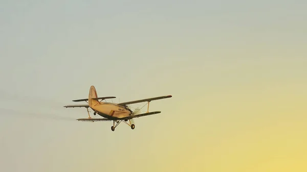 Crop Duster Applying Chemicals Field Vegetation Sunset Background — Stock Photo, Image