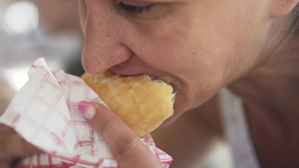 Sjaal Kip Doner Diner Sandwich Eten — Stockfoto