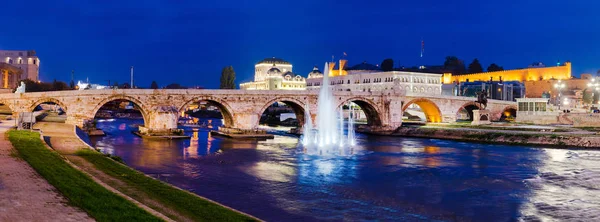 Blick Auf Die Steinbrücke Von Der Okobrücke Skopje Abend — Stockfoto