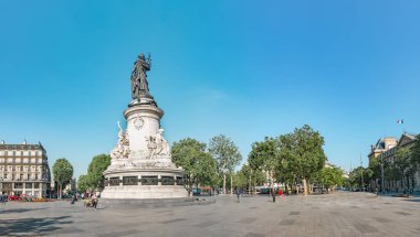 Paris, Fransa - Mayıs, 2017 yaklaşık: panoramik Cumhuriyeti heykeli 