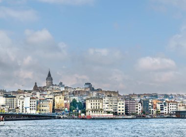 Galata Köprüsü ve kule ile Istanbul Karaköy bölge