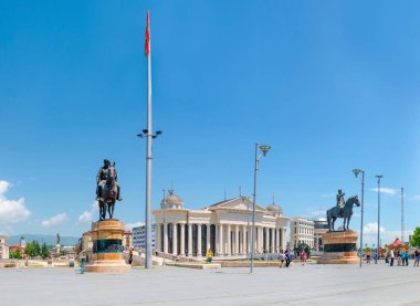 Skopje, Makedonya - 26 Kasım 2016: Skopje Merkezi, kare Makedonya tanımsız turistler