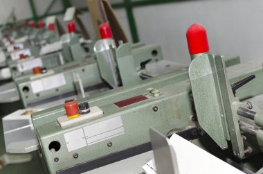 matbaa bitiş çizgisi dikiş makinesi: kesme, budama, cilt ve ciltleme