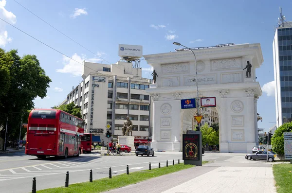 Skopje Makedonien Circa Okt 2015 Trafik Och Dubbeldäckare Buss Framför — Stockfoto