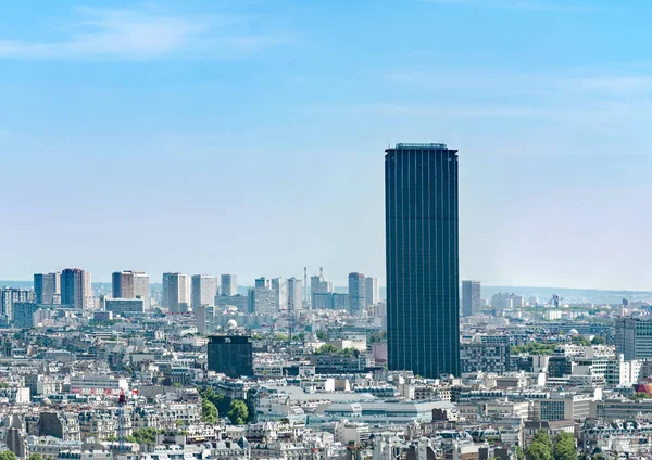Montpernasse 超高層ビル 晴れた日でパリのスカイラインの空撮 — ストック写真