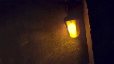 Turuncu acil durum yanıp sönen ışık sireni