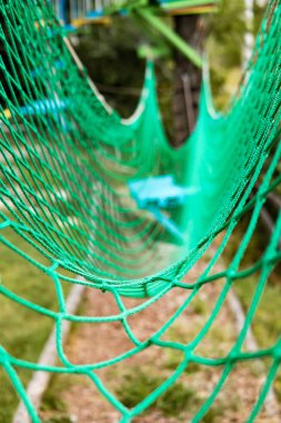 Halat Park köprü Net aşmak engelleri ve ulaşan yükseklikleri kavramı