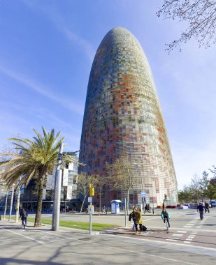 Barcelona, İspanya - Mar, Barselona, İspanya, kulede 2017:Agbar yaklaşık. 38 katlı kule, 2005 yılında ünlü kaçışlarını Jean Nouvel tarafından inşa edilmiş. Barcelona'da Grupo Agbar tarafından sahibi ünlü bir dönüm noktası olduğunu