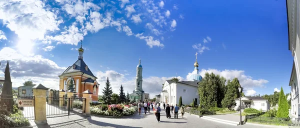 Kozelsk Russia Circa August 2016 Panorama Van Toeristen Die Kerk — Stockfoto