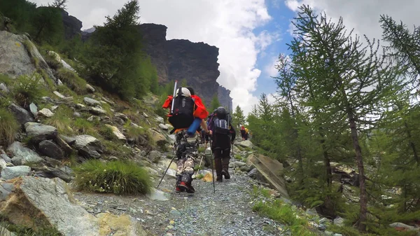 Groep Wandelaars Wandeltocht Alpen Frankrijk — Stockfoto