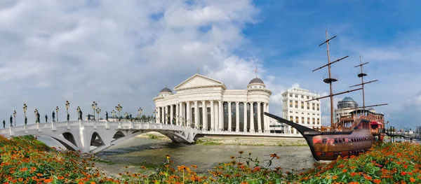 Den Panorama Skopje Archeologické Muzeum Oční Most Restaurace Galija Loď — Stock fotografie