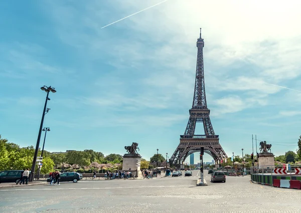 Paris Frankrike Circa Maj 2017 Visa Människor Nära Eiffeltornet Dagtid — Stockfoto