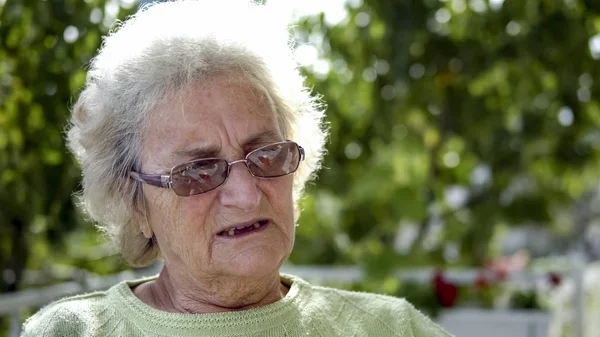 Portrait Elderly Woman Glasses Sitting Outdoors — Stock Photo, Image