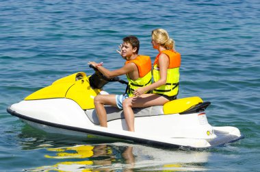 WAVERUNNER jet ski üzerinde sürme çift