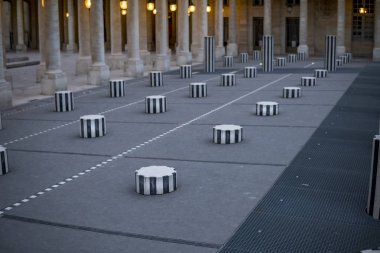 Palais-Royal, geniş görüş aslında Palais-Kardinal denir