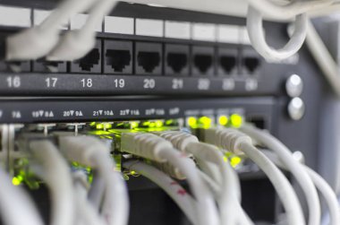 Ağ anahtarları ve Internet kablolar
