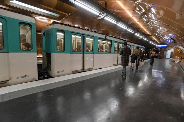 Parigi Francia Circa Maggio 2017 Treno Della Metropolitana Pendolari All — Foto Stock