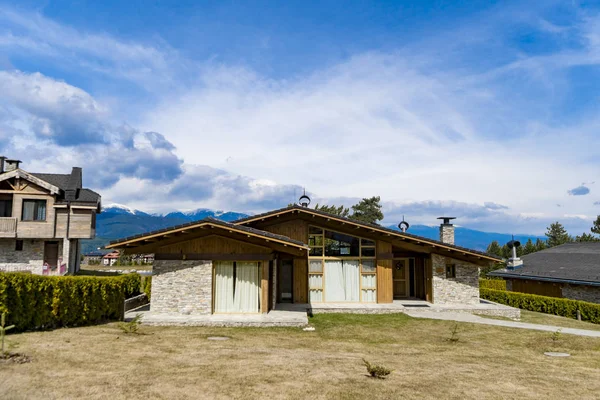 Nova Casa Luxo Unifamiliar Destacada Com Fachada Pedra — Fotografia de Stock