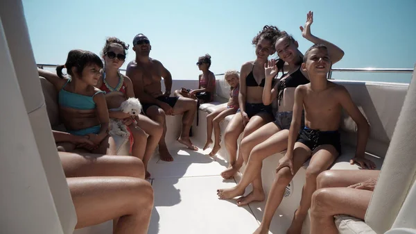 Durres Albânia Circa Aug 2017 Turistas Fazem Passeio Barco Turístico — Fotografia de Stock