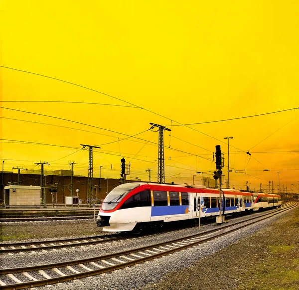 Viaggio Treno Dusseldorf Germania Sullo Sfondo Del Tramonto — Foto Stock