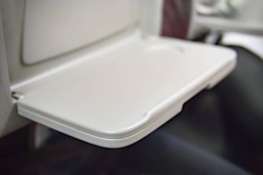Uçak tepsi tablosunu kapat