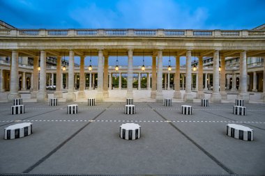 Palais-Royal, geniş görüş aslında Palais-Kardinal denir