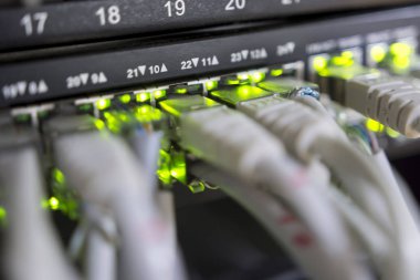 Ağ anahtarları ve Internet kablolar