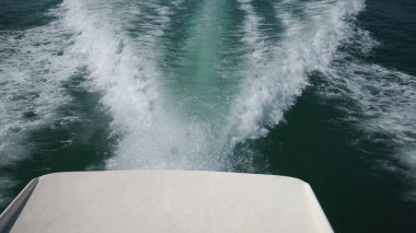 Yat Tekne On The Ocean, arka görüş