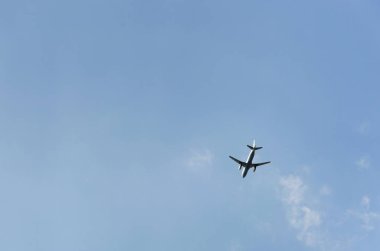 Büyük yolcu veya kargo uçağı, uçak iniş. Ulaşım