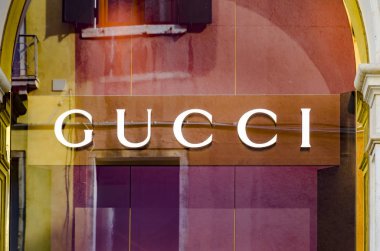 Venice, İtalya - Mar, 2016 yaklaşık: harfler Gucci bir vitrin üzerinde