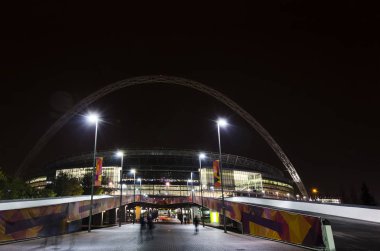 Geceleri Wembley Stadyumu. Wembley Park 'ta bir futbol stadyumu. 2007' de Wembley Stadyumu 'nda açıldı.