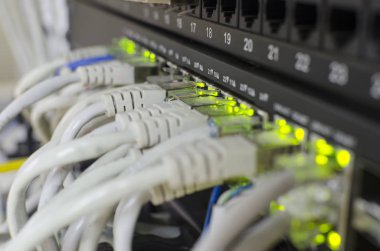 Ağ anahtarları ve Internet kablolar