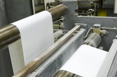 Ofset baskı makinesi kağıt ile silindirleriyle ayrıntılarını 