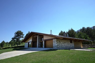 Kuruluş atış, taş ve ahşap lüks ev dış