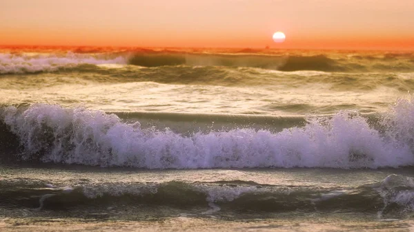 Storm Waves Splashing Beach Sunset Background — Stock Photo, Image