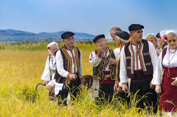 Kochani Macedonia Circa Cze 2015 Ludzie Ubrani Tradycyjne Stroje Ryż — Zdjęcie stockowe